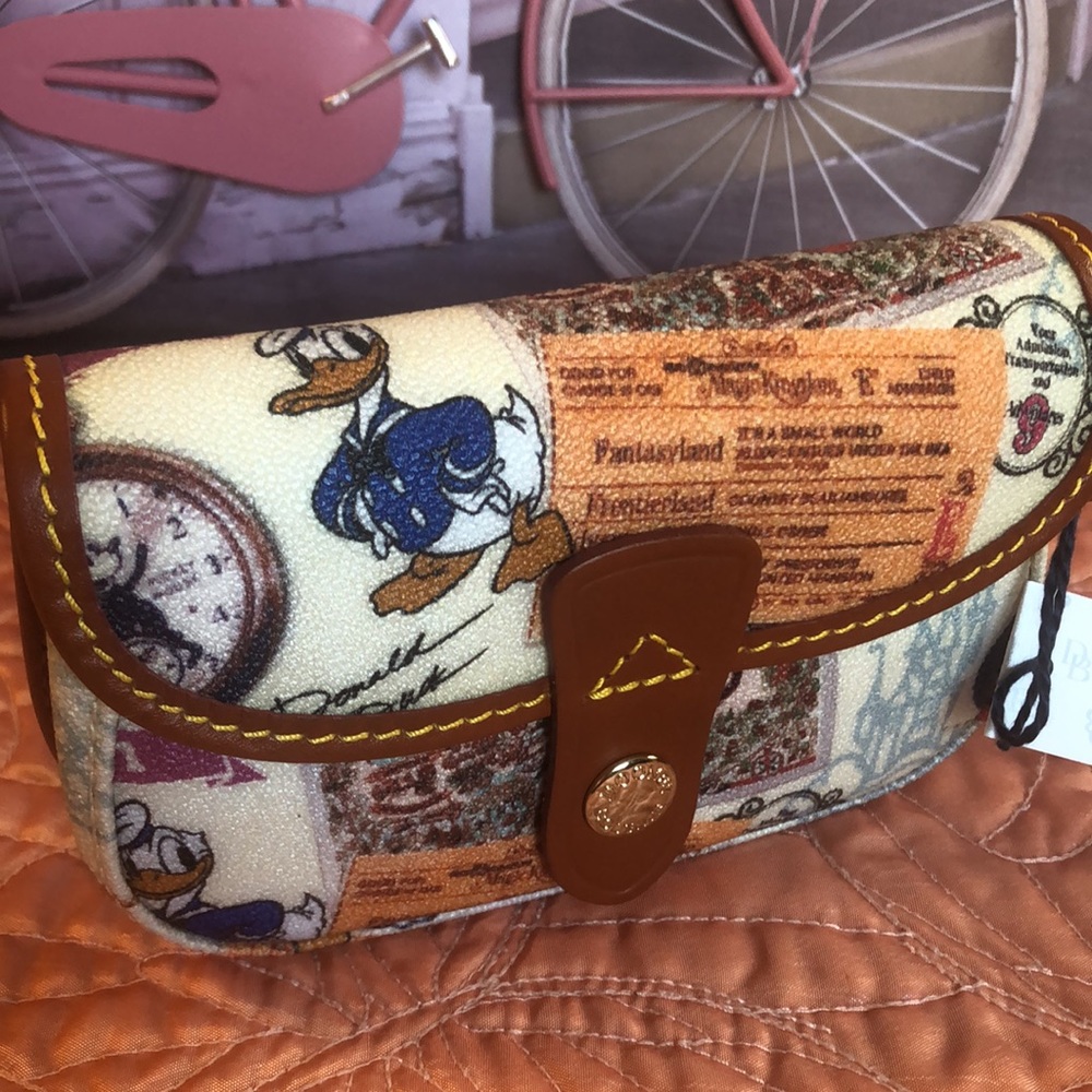 RARE Dooney & Bourke x Disney Parks Wristlet Wallet – New Condition!
